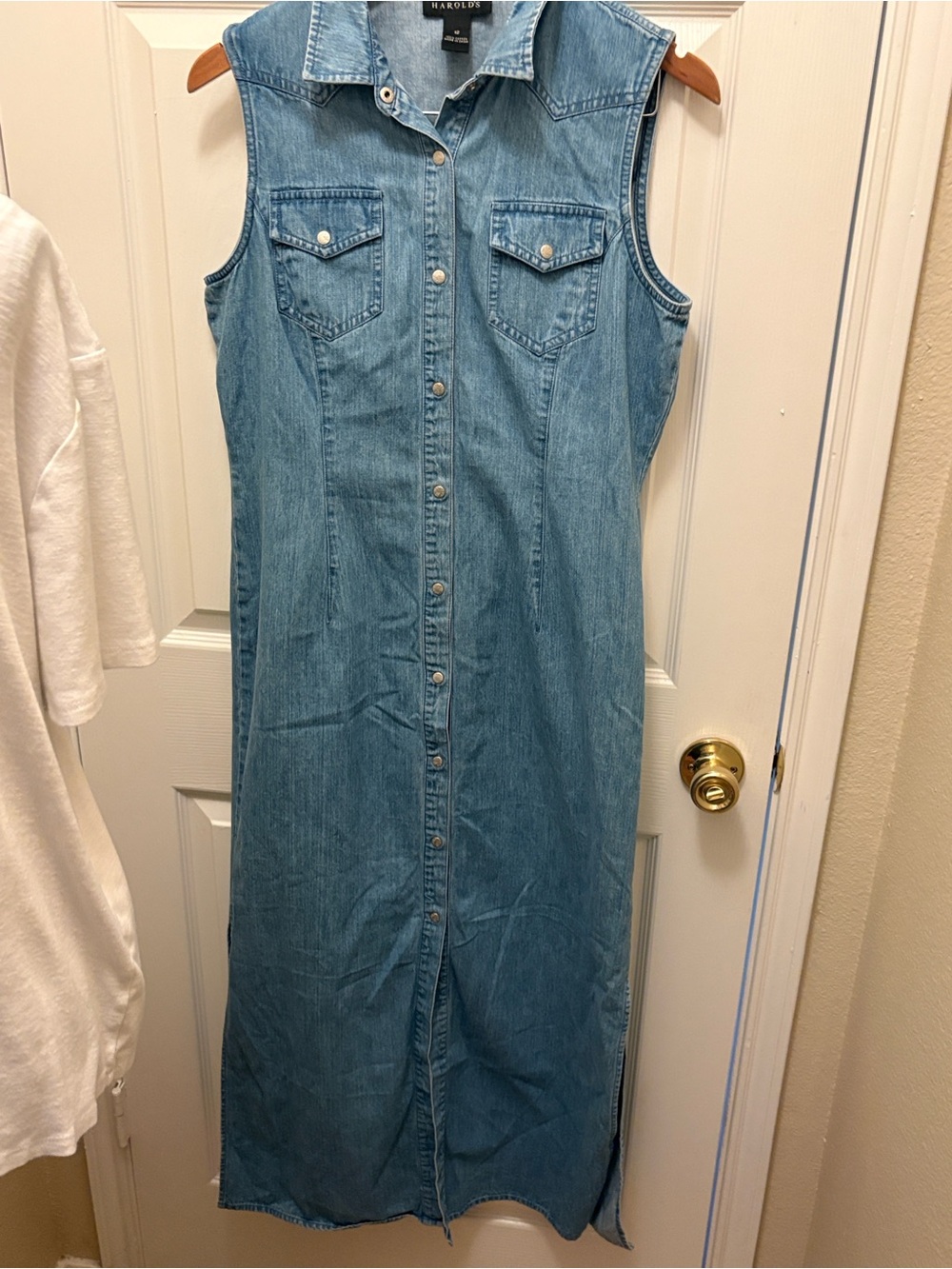 Vintage Y2K sleeveless denim dress size 12. A104